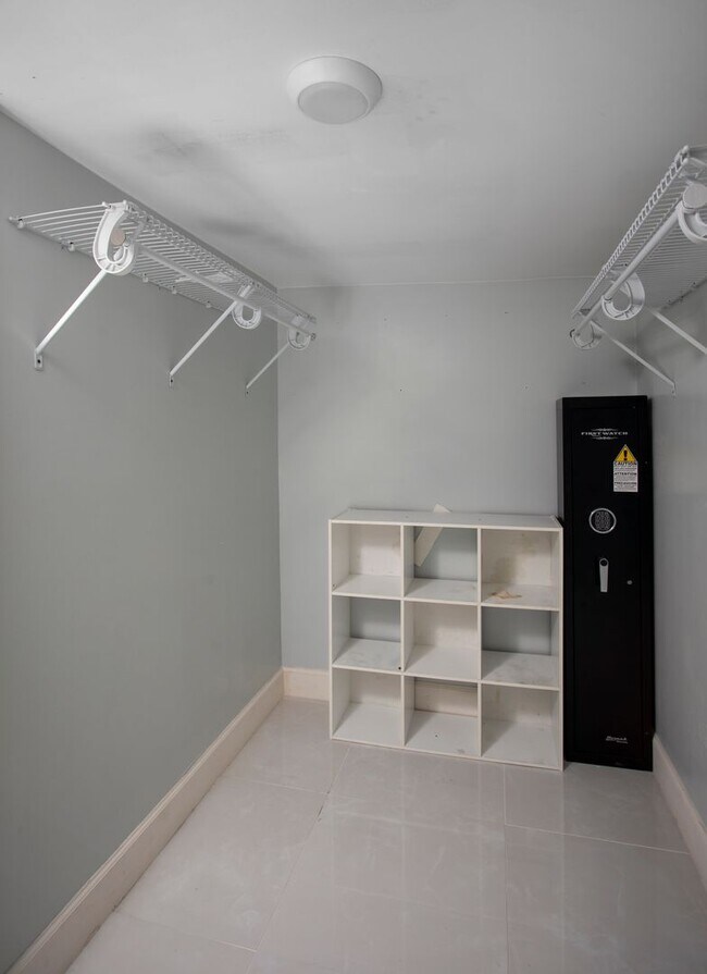 Building Photo - 3 bedroom 2 Bathroom in Big Coppitt No pet...