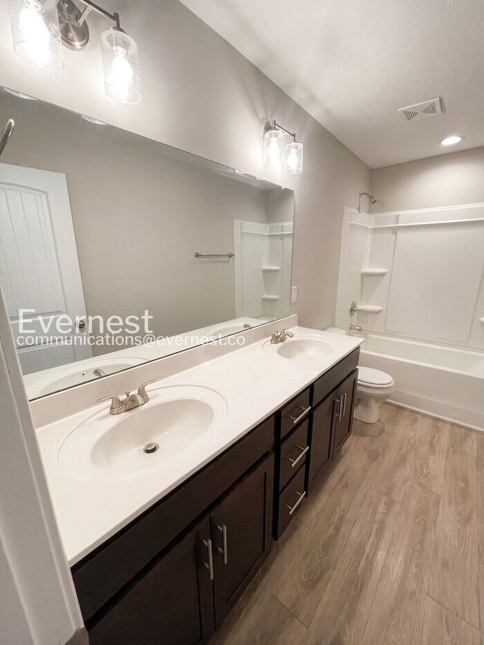 Building Photo - 1000 Henry Pl Blvd