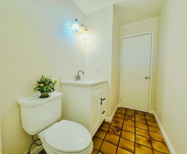 Building Photo - 505 Funston Dr