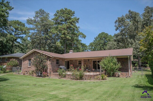 Building Photo - 413 Granada Terrace