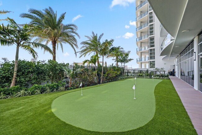 Building Photo - 220 Lake Shore Dr