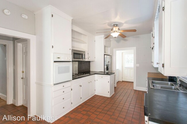 Building Photo - 4 br, 3.5 bath House - 1303 E. Fifth St