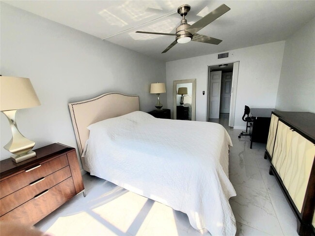 Building Photo - 3031 N Ocean Blvd