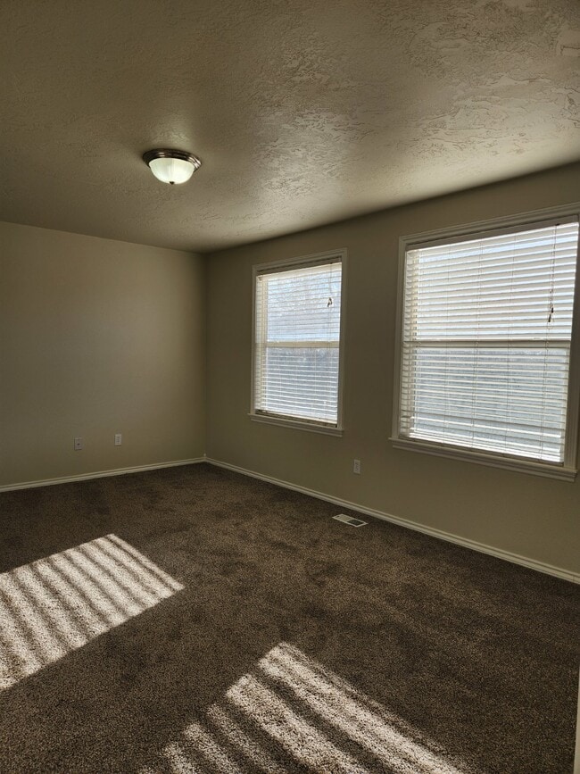 Building Photo - "Charming 4-Bedroom Boise Retreat with Cozy Fireplace and Spacious Living!"