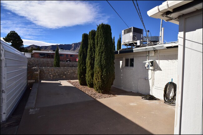 Building Photo - 3600 Volcanic Ave