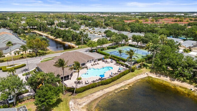 Building Photo - Beautiful Villas 3 beds 2 baths in a Gated...