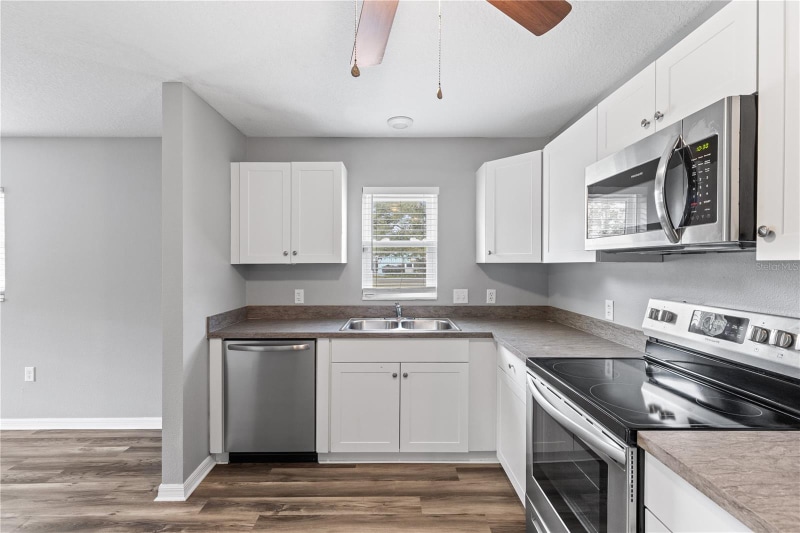 Building Photo - 1925 34th Ave E