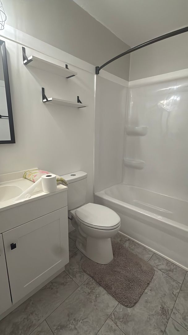 Building Photo - Beautiful 2 Bedroom 1 Bathroom House