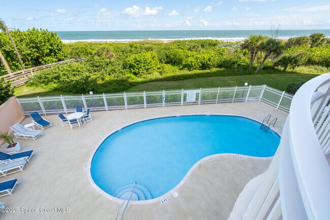 Building Photo - 6770 Ridgewood Ave