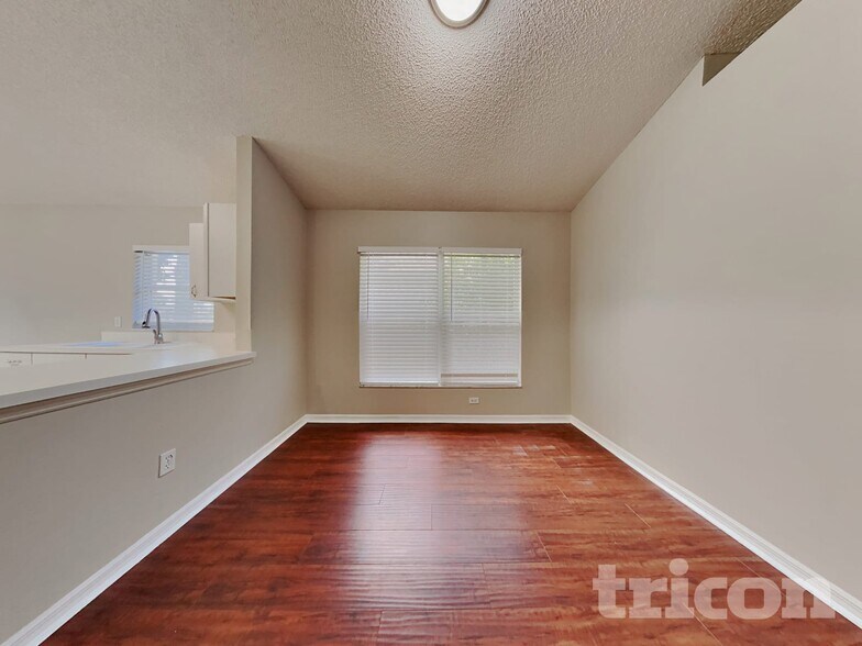 Building Photo - 545 Randon Terrace