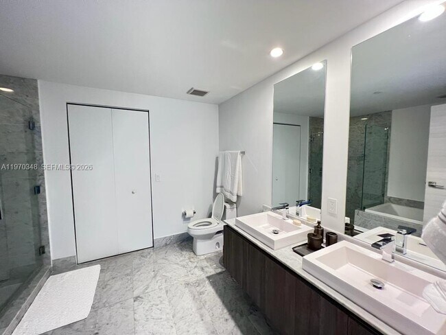 Building Photo - 801 S Miami Ave