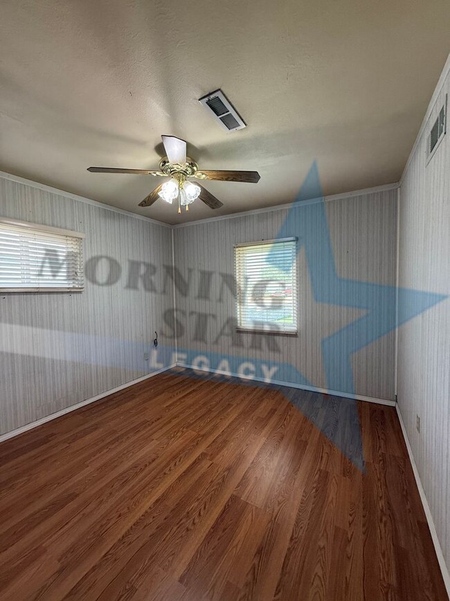 Building Photo - Cute 3-Bedroom with Large Backyard!