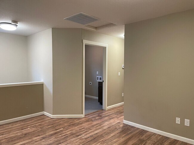 Building Photo - Spacious 3 Bedroom Home with Fenced Yard, Patio, and 2-Car Garage Near Mill Plain.