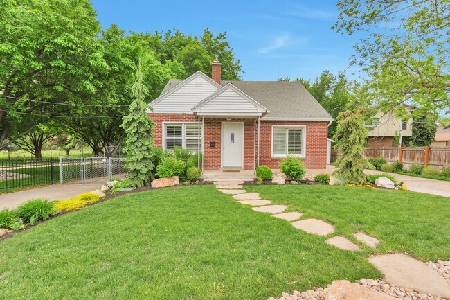 Building Photo - 4858 Viewmont St