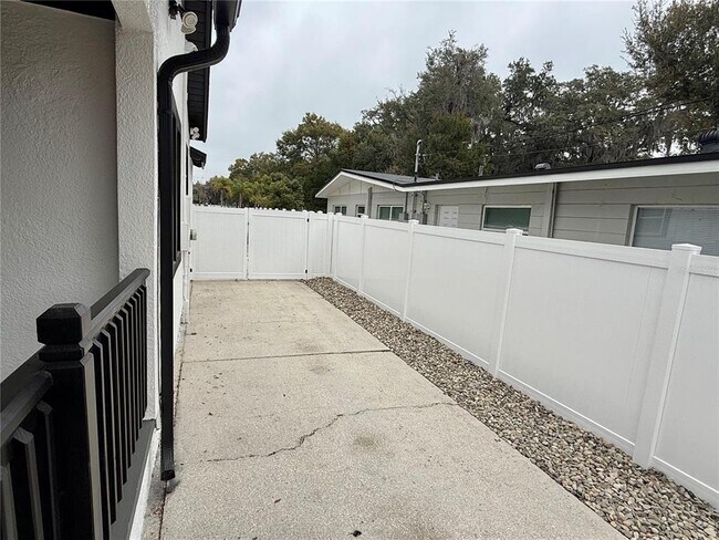 Building Photo - 901 Concord St