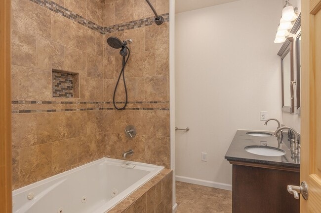 Building Photo - Spacious & Modern 3-Bed, 2-Bath Home with ...