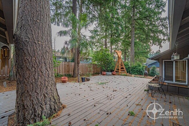 Building Photo - 1701 SE 123rd Ave