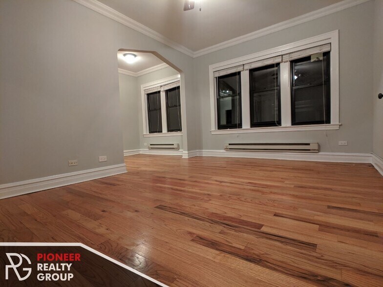 Building Photo - 4735 N Hermitage Ave