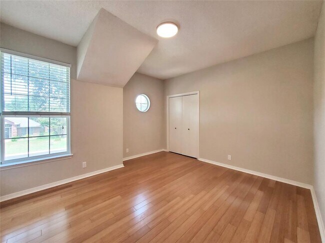 Building Photo - 11105 Crossland Dr