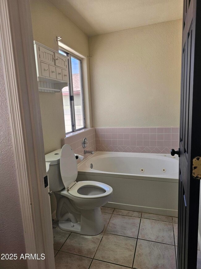 Building Photo - 111 Arrowhead Dr