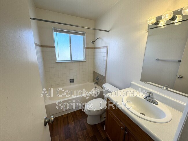 Building Photo - 1105 Cree Dr
