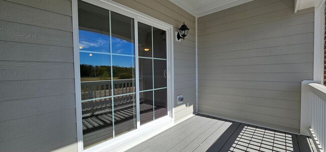 Building Photo - Bedroom, 1 Bathroom, Mid, Second Floor, Ap...