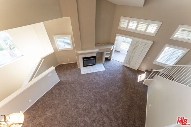 Building Photo - 1010 S Farralon Ln