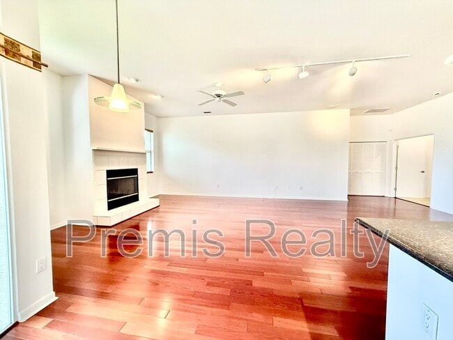 Building Photo - 642 Weathersfield Dr