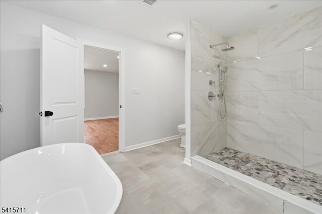 Building Photo - 17 Richter St