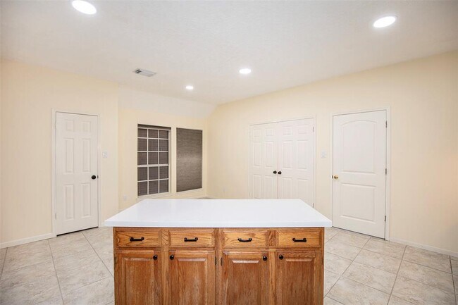 Building Photo - 14330 Little Willow Walk