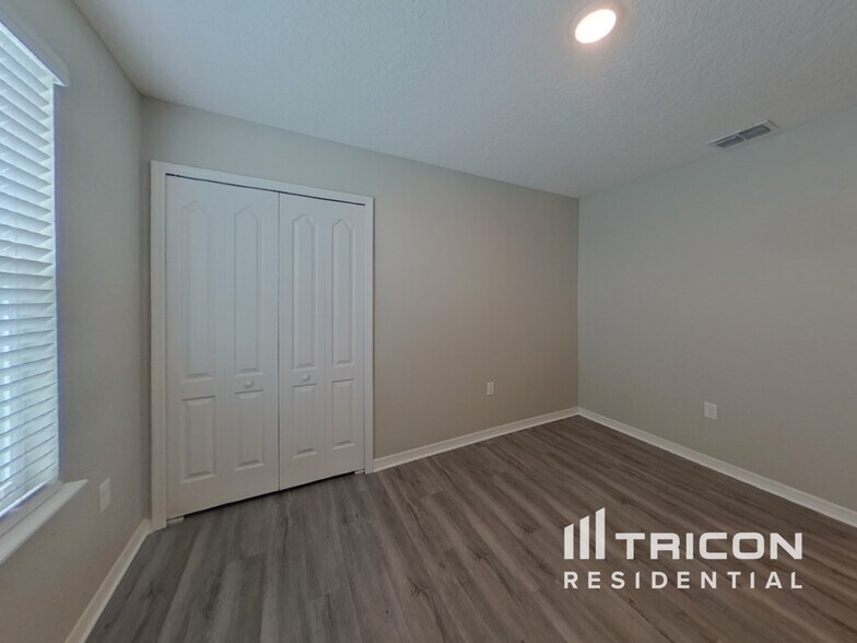 Building Photo - 4321 Desert Rose Ave