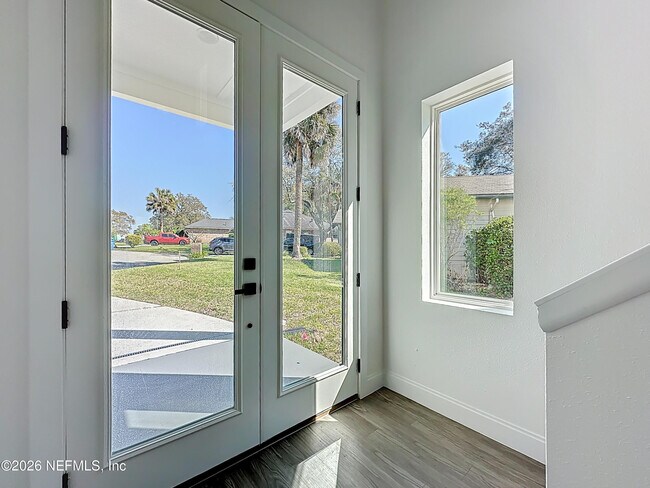 Building Photo - 2121 Broadwater Dr