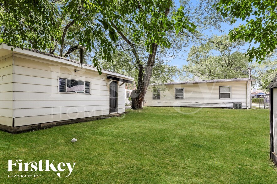 Building Photo - 16759 Artesian Ave