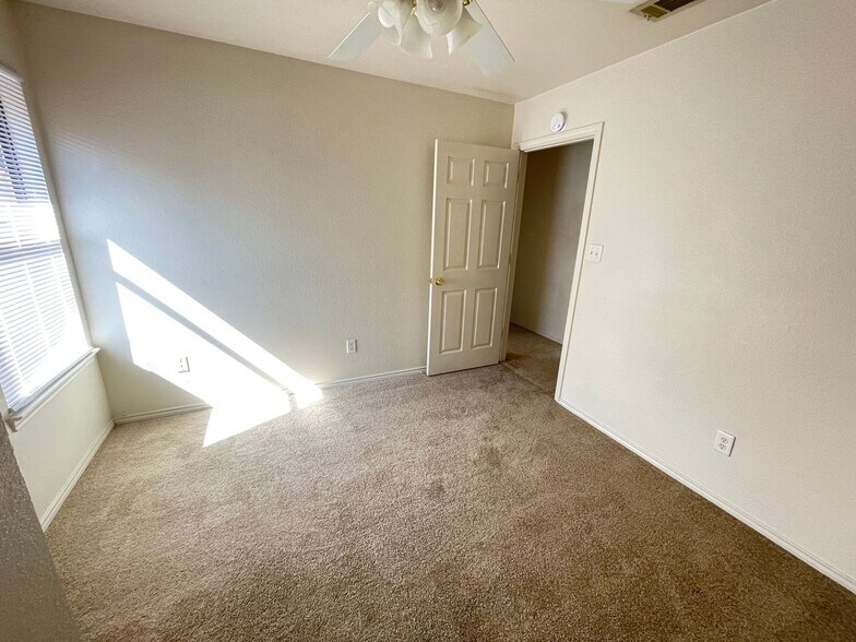 Building Photo - 5005 John David Dr