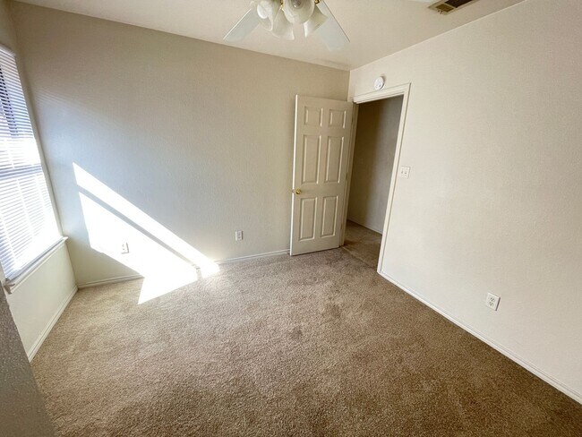 Building Photo - 5005 John David Dr