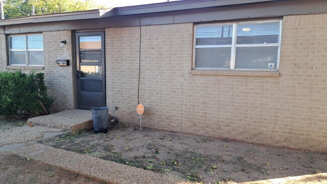 Building Photo - 3404 Elkhart Ave