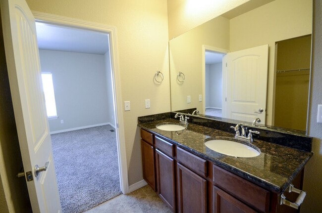 Building Photo - 3836 Manhattan Ave