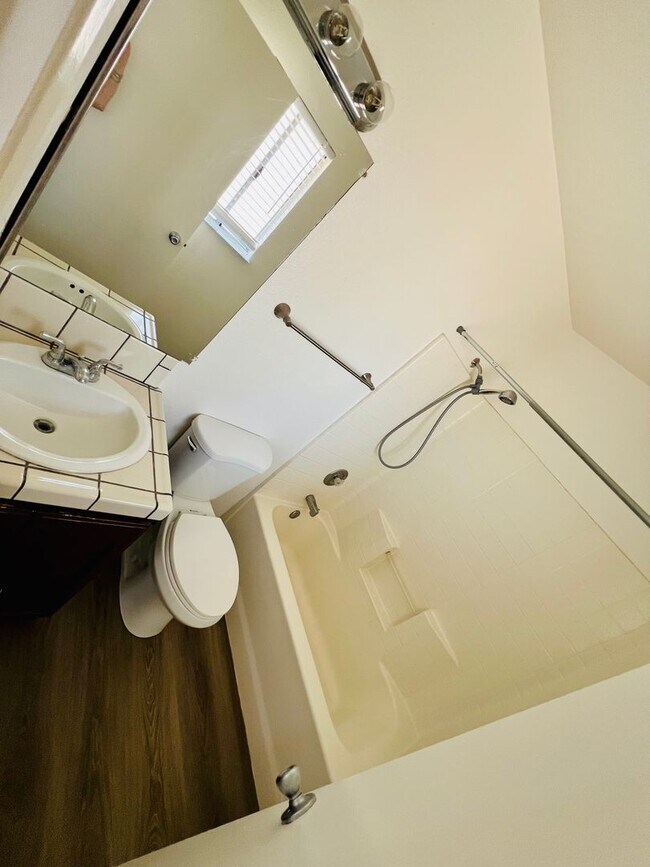 Building Photo - 753