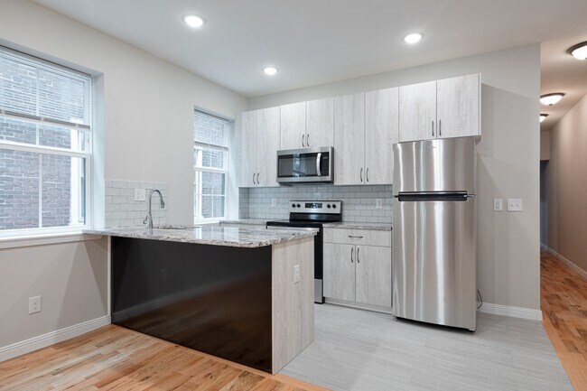 Building Photo - 5544 N Lawrence St