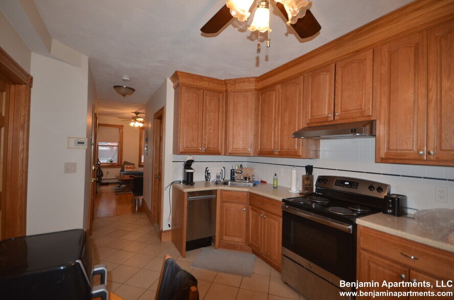 Building Photo - 46 Garden St