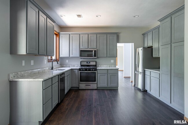 Building Photo - 29 Wildwood Dr