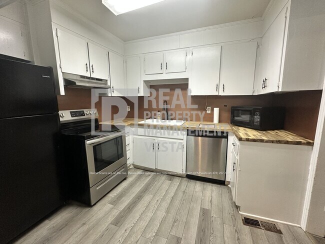 Building Photo - 346 E Main St