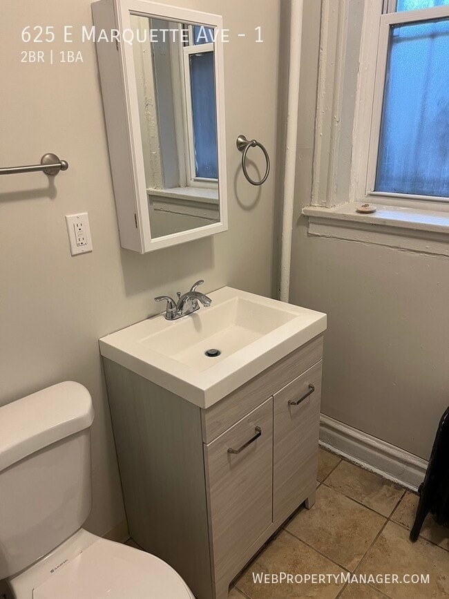 Building Photo - 625 E Marquette Rd