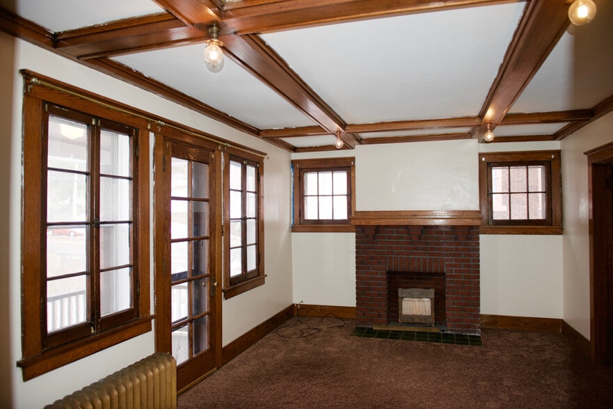 Building Photo - 9 Dinsmore Ave