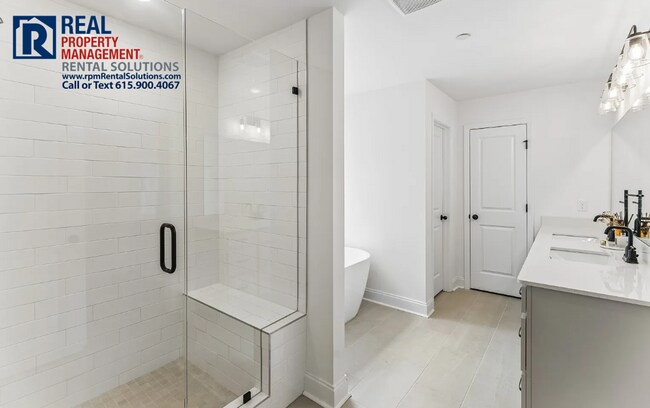 Building Photo - Luxury 5 bd 3 bath with office, bonus room and 3 car garage!!