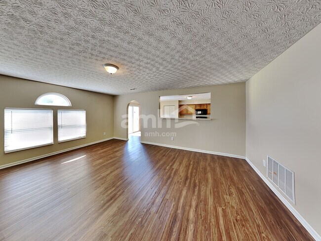 Building Photo - 5525 Village Grove Ln