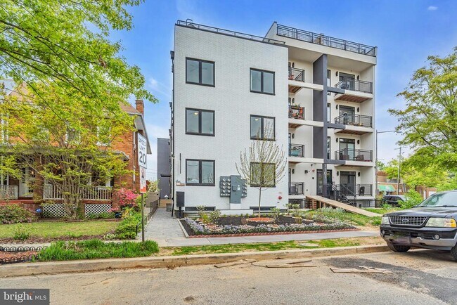 Primary Photo - 1103 Fern St NW