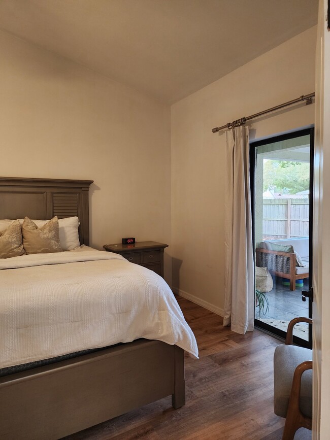 Building Photo - Pool home in Historic Tarpon Springs