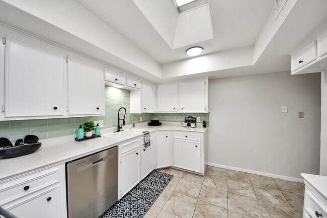 Building Photo - 18209 Vinland Dr