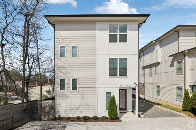 Building Photo - 2109 23rd Ave N